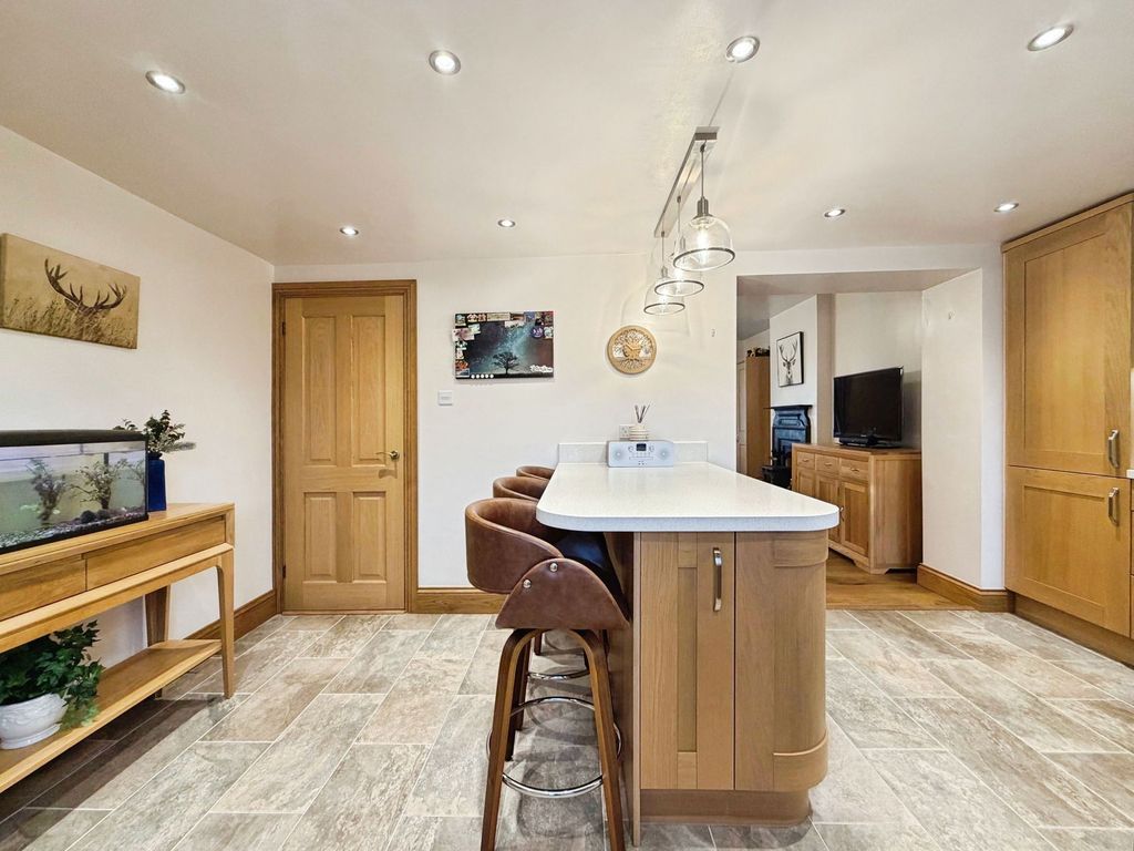 Property photo 2 of 30