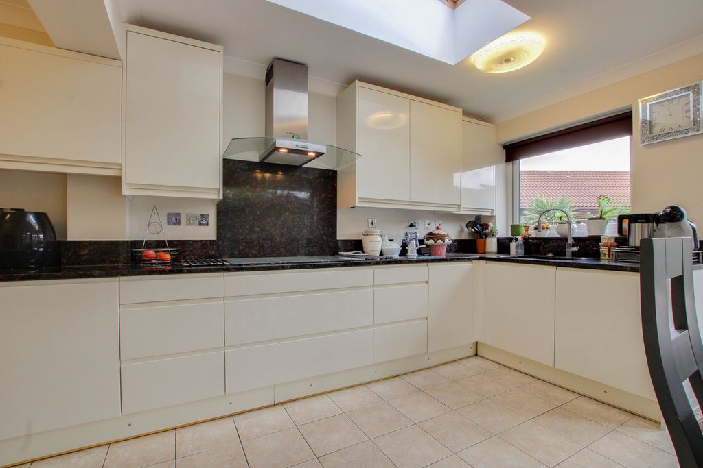 Property photo 2 of 47