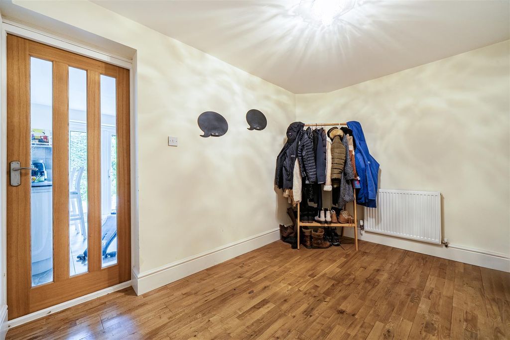 Property photo 2 of 24 1469600-7-6A1Ebe80823F8.Jpg