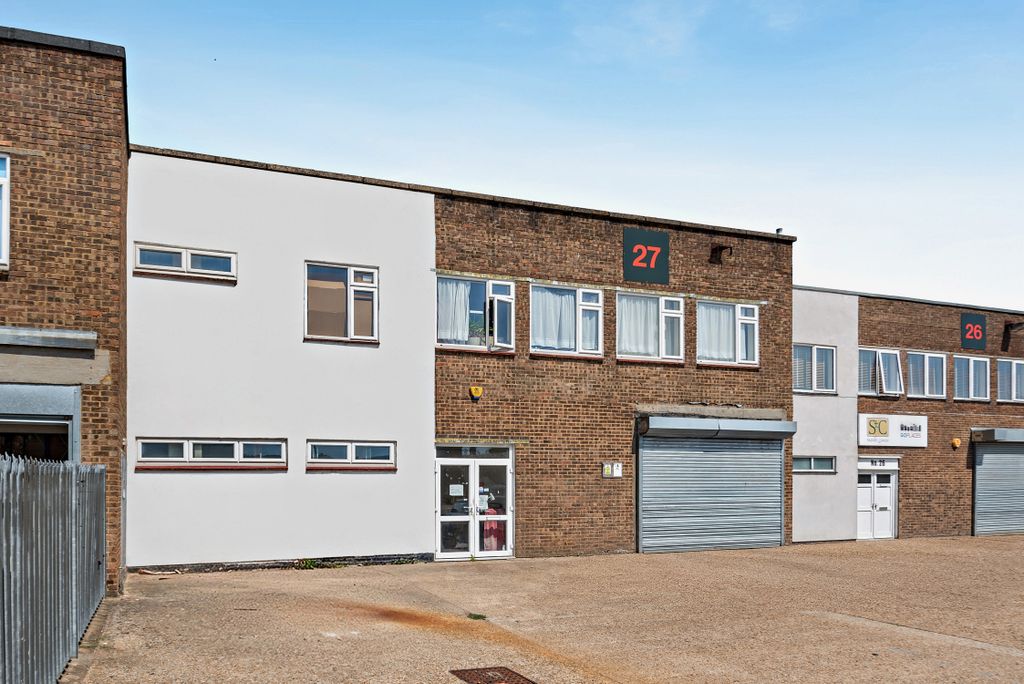 Property photo 3 of 7 8700819-Exterior03-v2-800