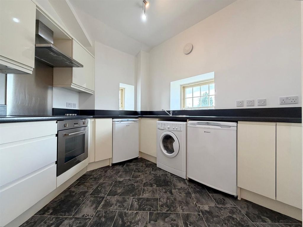 Property photo 2 of 9 Kitchen
