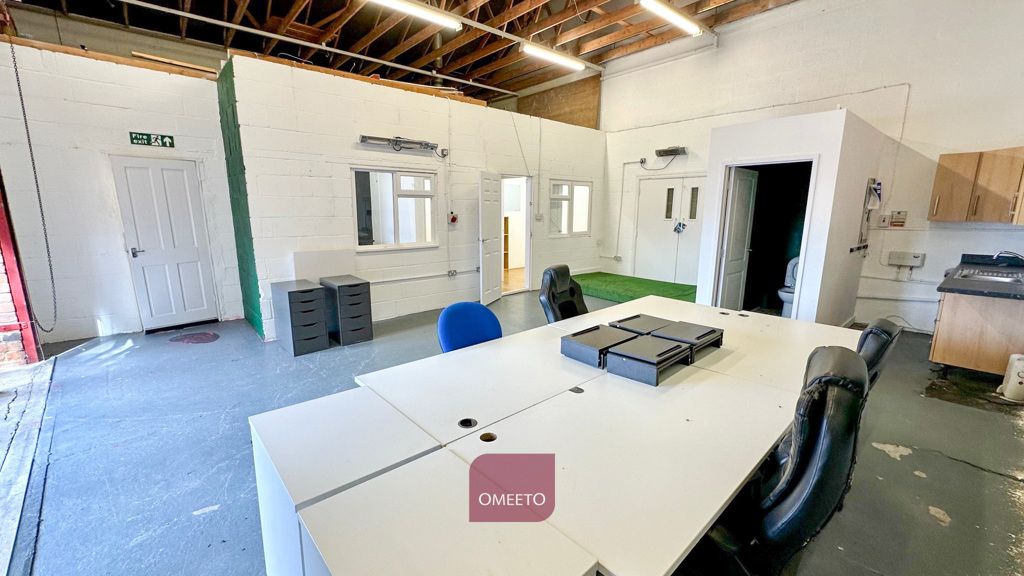 Property photo 1 of 8 Suite To Let