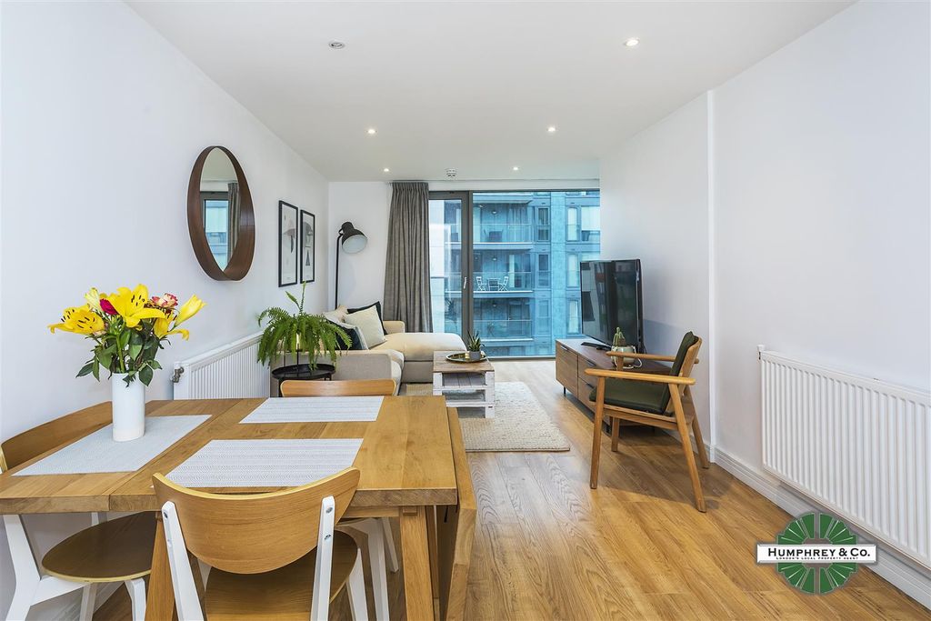 Property photo 2 of 16 44 Merlin Heights-012.Jpg