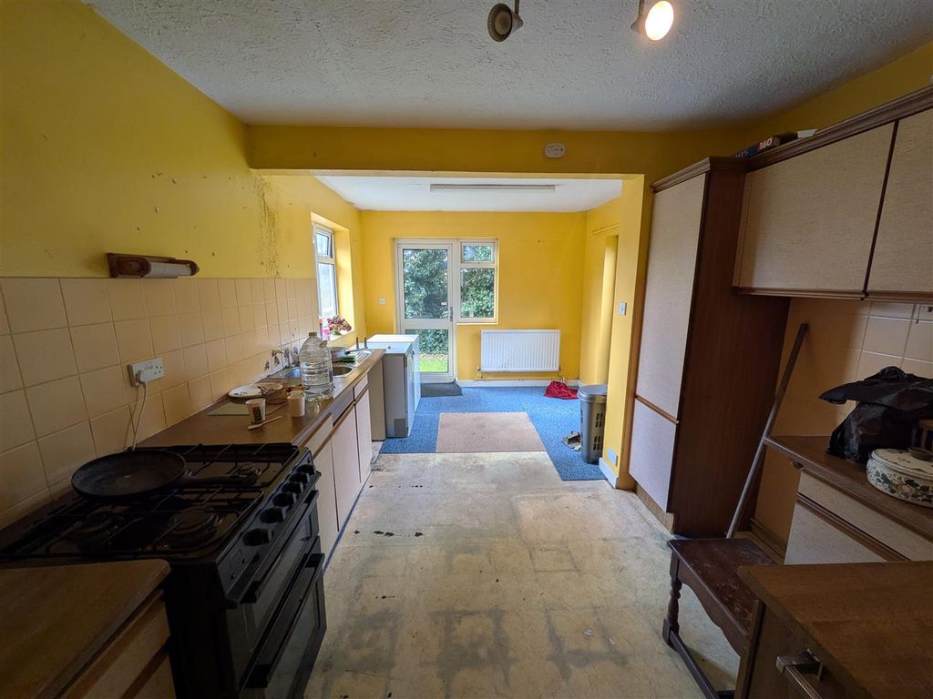 Property photo 2 of 12 Kitchen