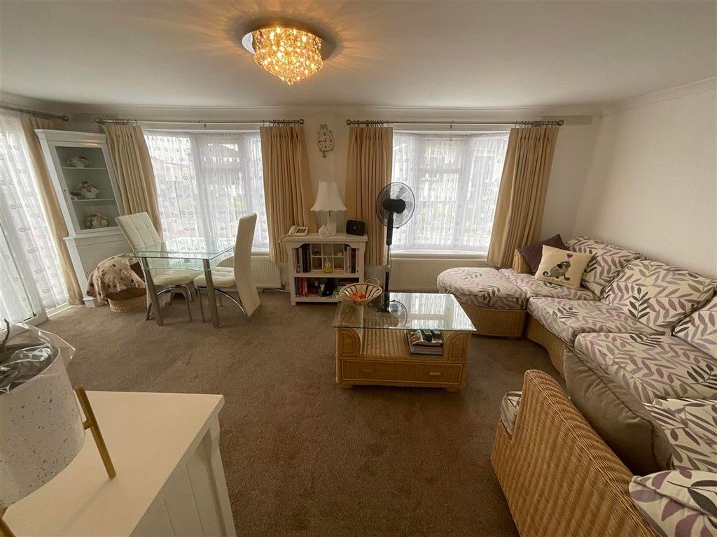 Property photo 2 of 9 Lounge/ Diner