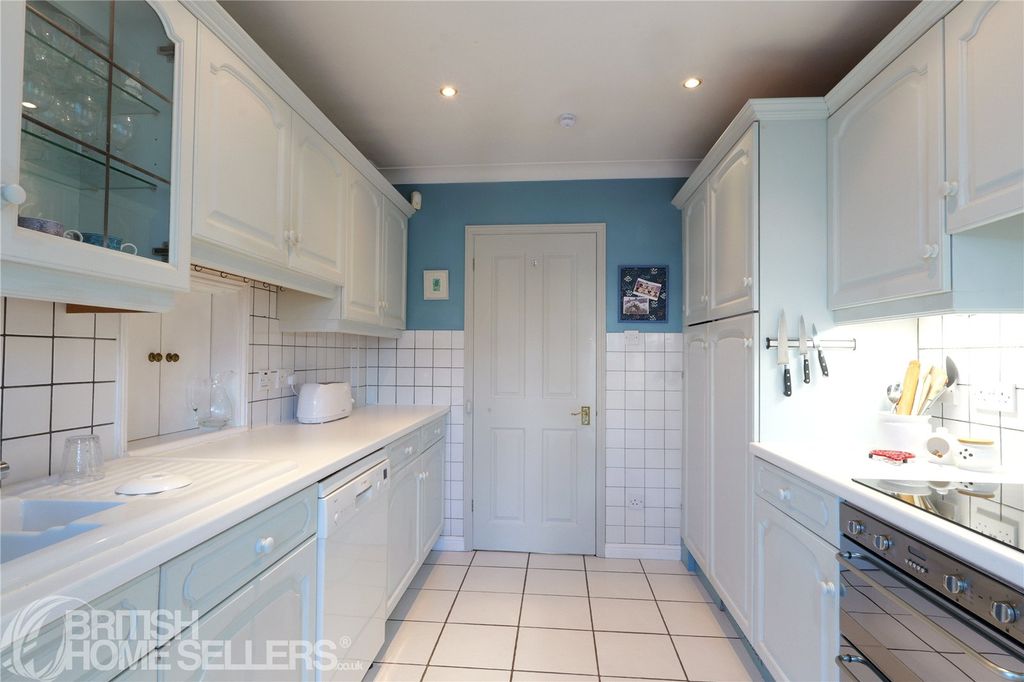 Property photo 2 of 27 Picture No. 15