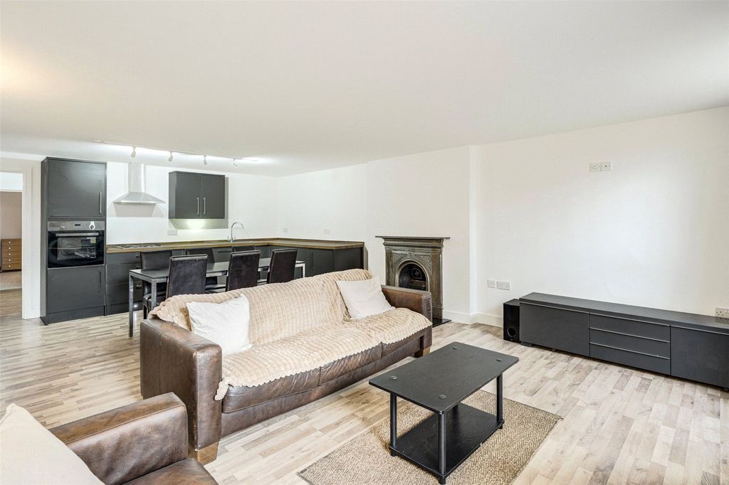 Property photo 3 of 11 Picture No. 10