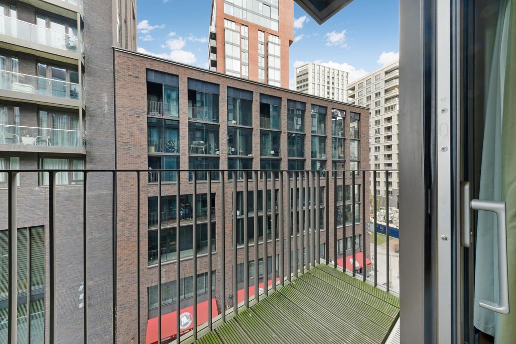 Property photo 2 of 24