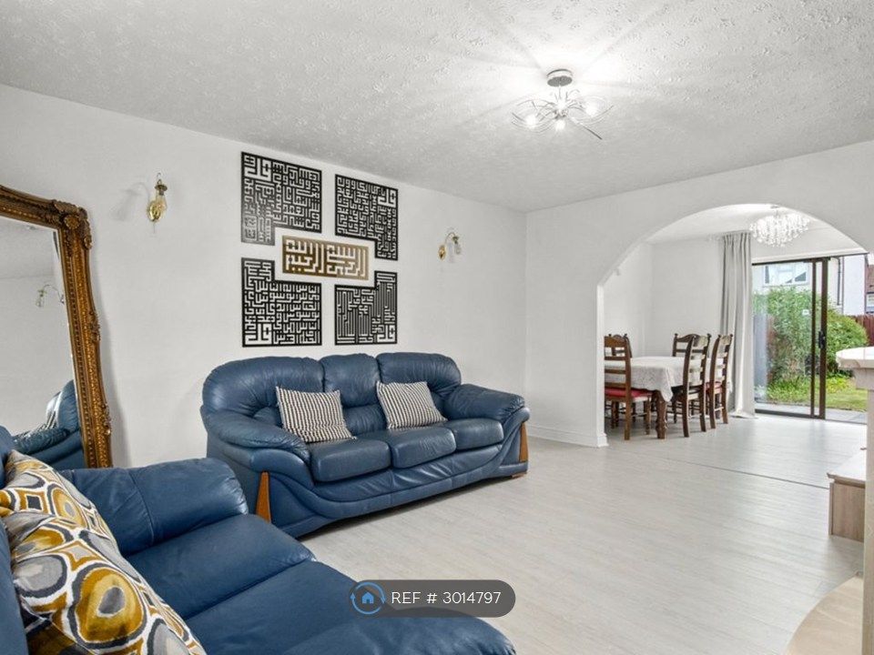 Property photo 2 of 24 Living Room
