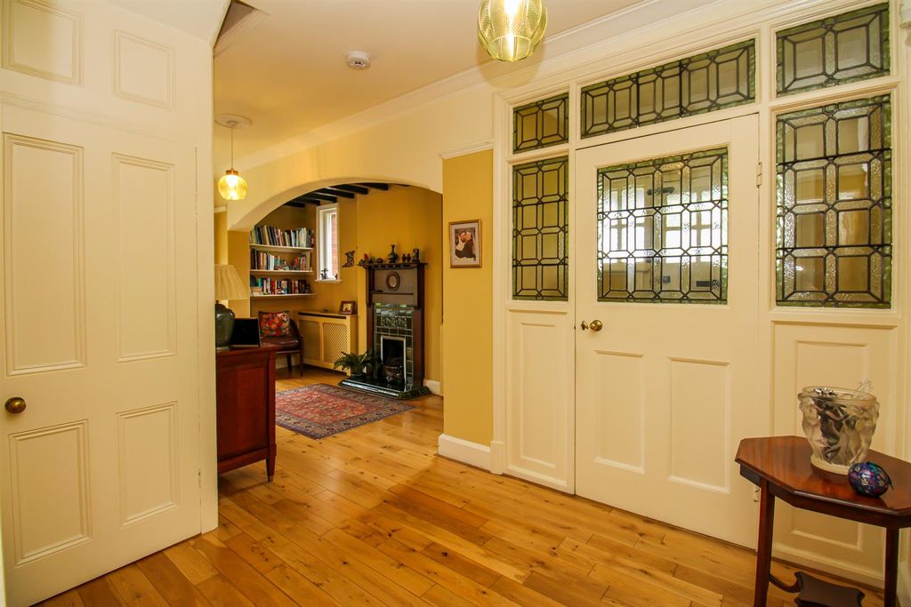 Property photo 3 of 28