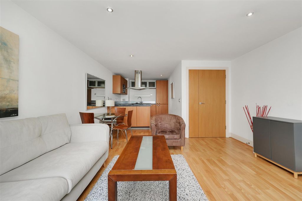 Property photo 2 of 23