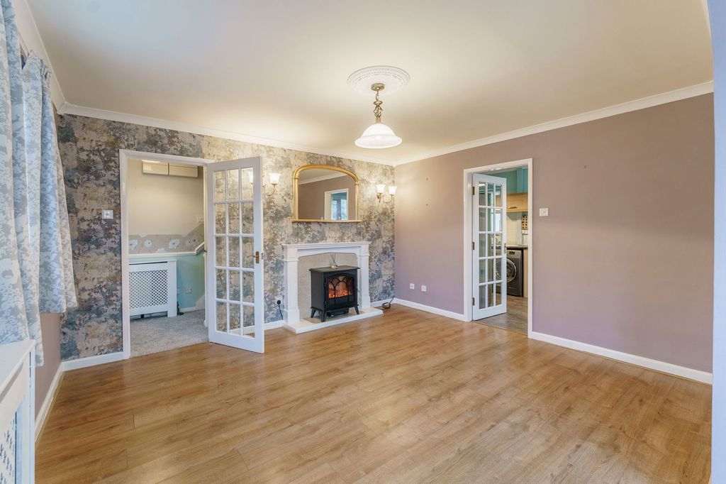 Property photo 2 of 28