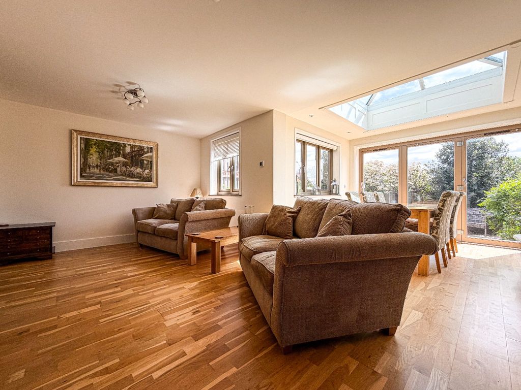 Property photo 3 of 19 5127623