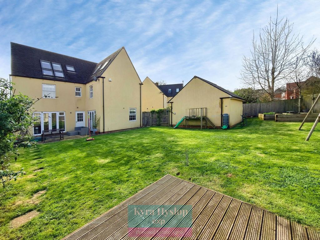 Property photo 3 of 34