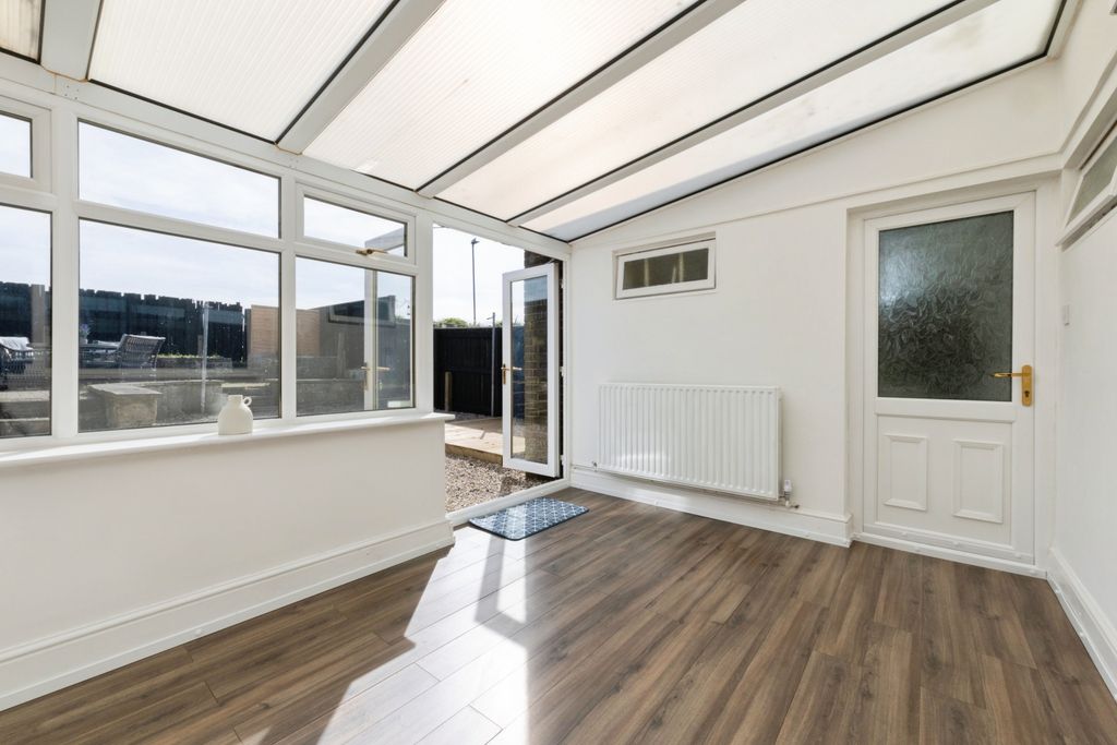 Property photo 3 of 23 Conservatory