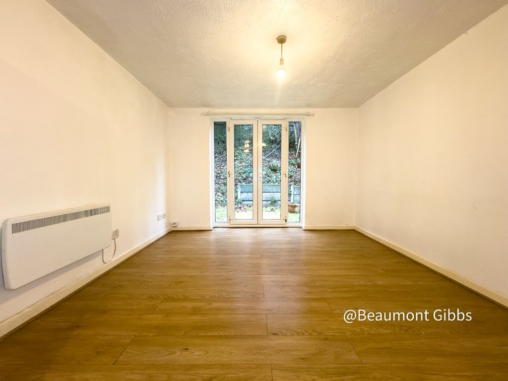 Property photo 2 of 9 4830603