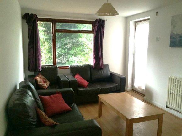 Property photo 2 of 4 21, Heaton Road Lounge Copy.Jpg