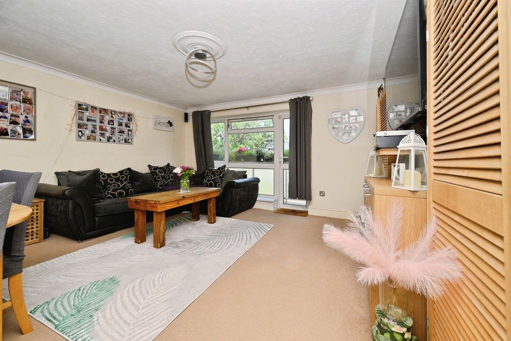Property photo 3 of 12