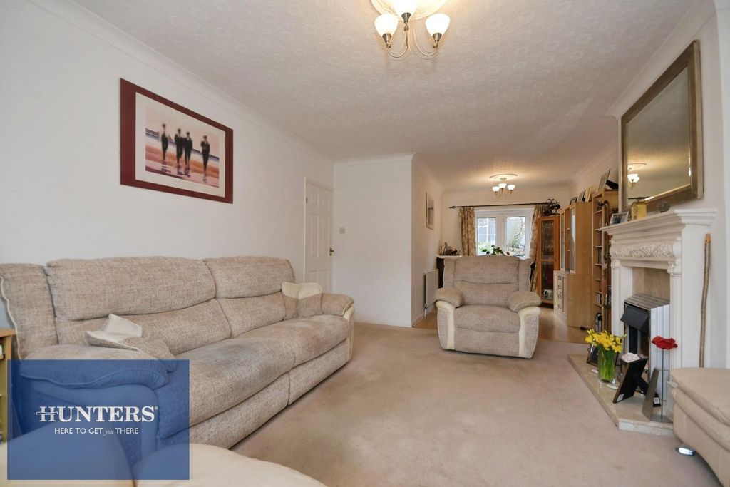 Property photo 3 of 16 Lounge 01.Jpg