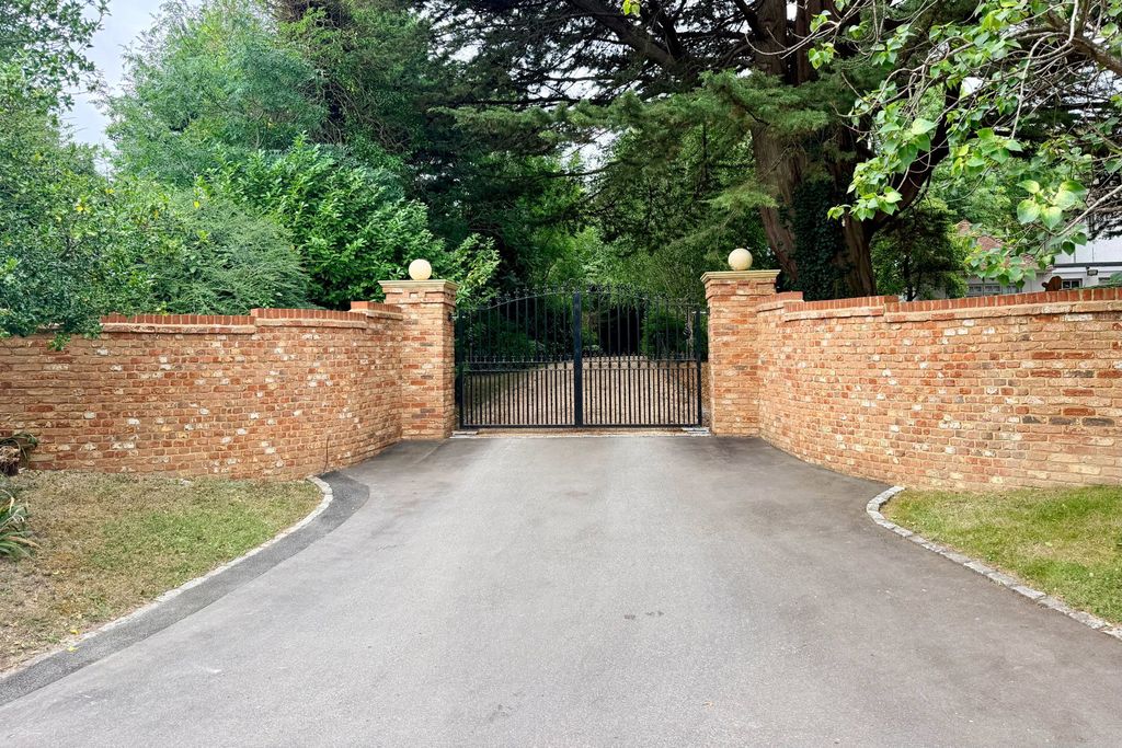 Property photo 2 of 54