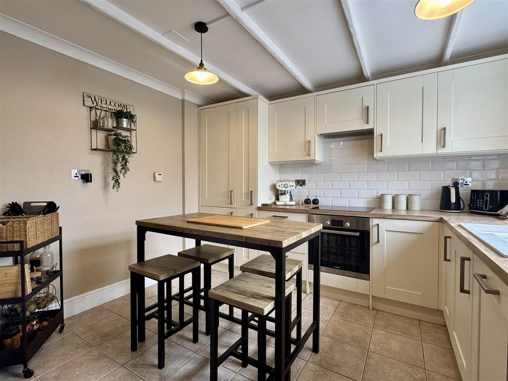 Property photo 3 of 28 Kitcen