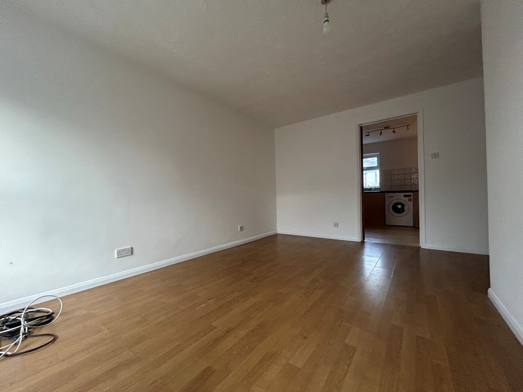 Property photo 2 of 7 Living Room