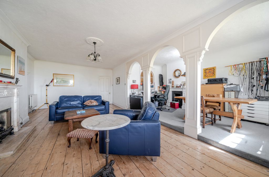 Property photo 2 of 16 1481761-11-6A3Ab0...