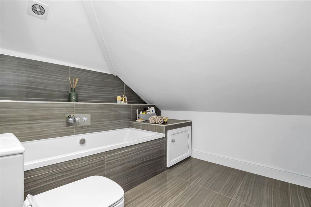 Additional image 11 of 2 bed flat for saleSouthgate Street, Bury St. Edmunds IP33