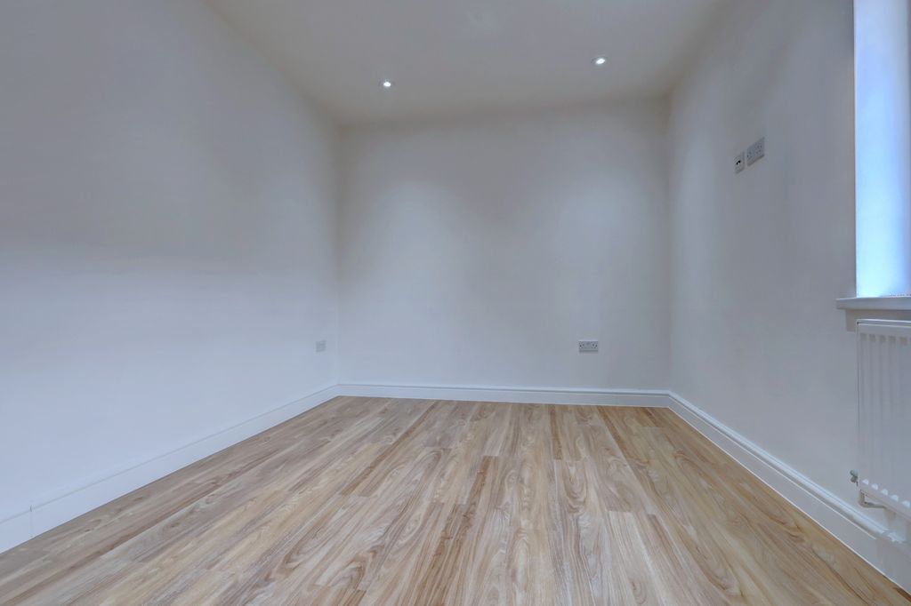 Property photo 3 of 7 Picture No. 11