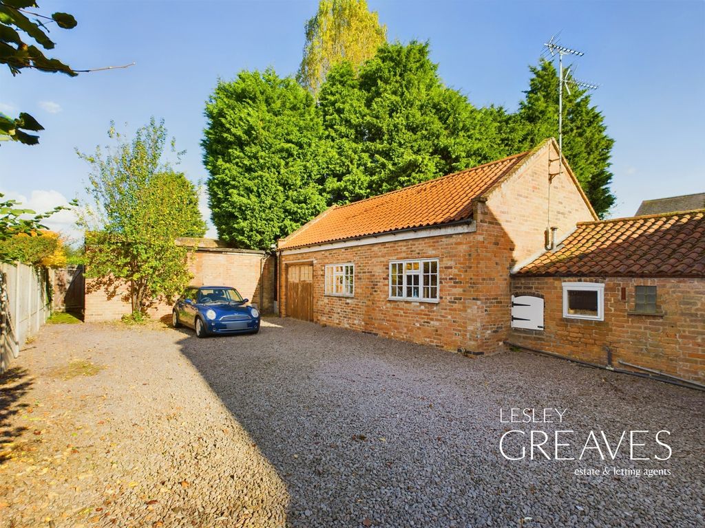 Property photo 2 of 30 Garage /Storage