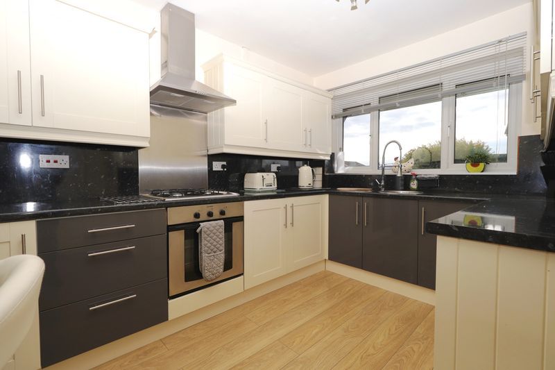 Property photo 3 of 32 Breakfast Kitchen