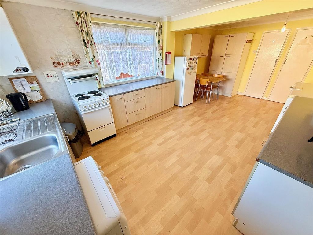 Property photo 3 of 15 Kitchen &amp; Diner