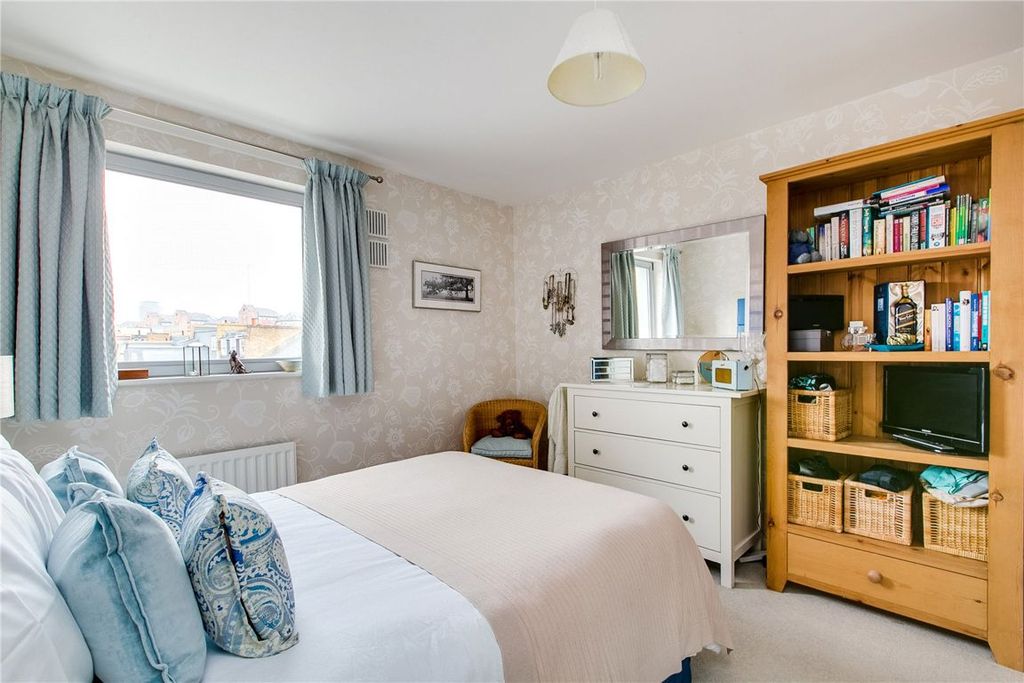 Property photo 3 of 6