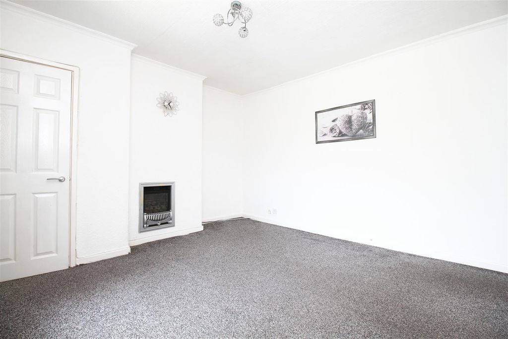 Property photo 3 of 11 Lounge..Jpg