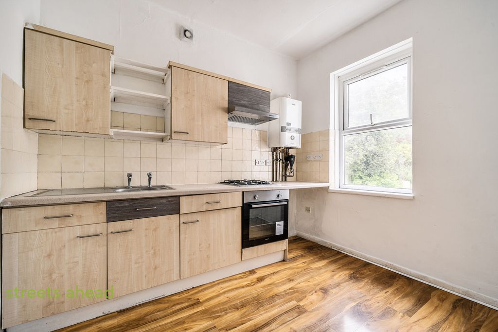 Property photo 3 of 12 3E38d249-Fe16-437...