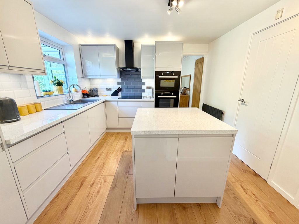 Property photo 2 of 35