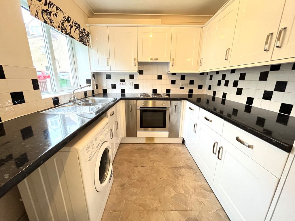 Property photo 3 of 9 Kitchen