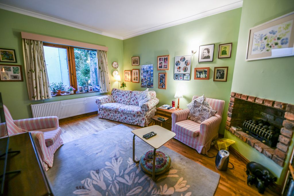 Property photo 2 of 28 Sitting Room