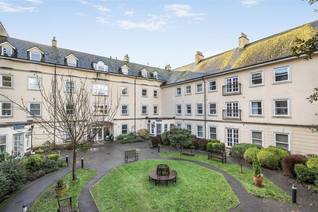 Property photo 1 of 11 Hascombe Court