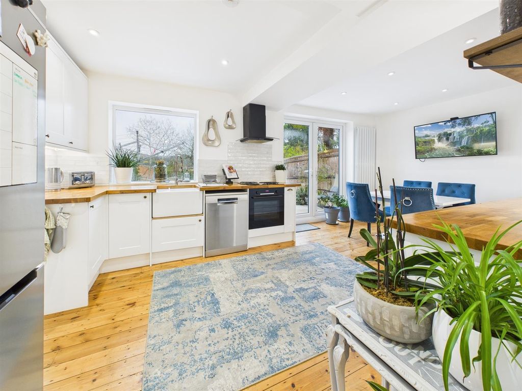 Property photo 2 of 17 Cam05510G0-Pr0112-Still002.Jpg