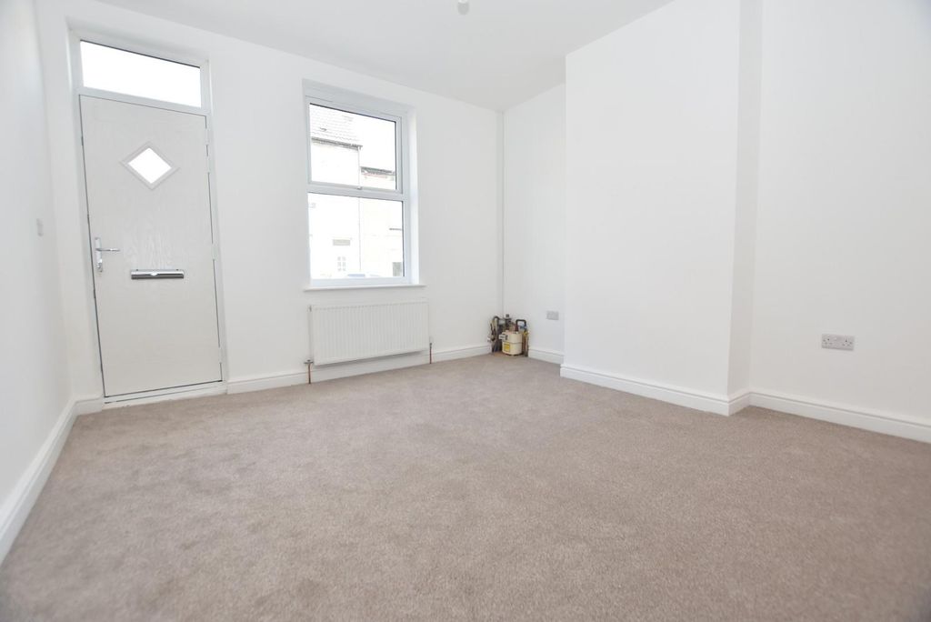 Property photo 2 of 16 Lounge.Jpg