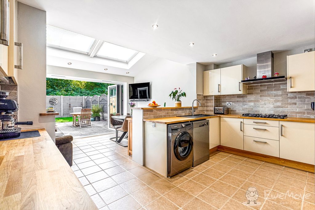 Property photo 3 of 21 Dreyer Close_Kitchen Diner_1_Wm