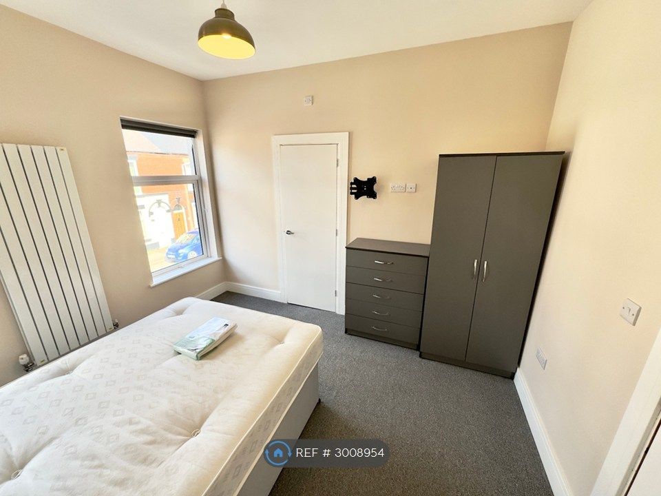 Property photo 3 of 17 Room 5