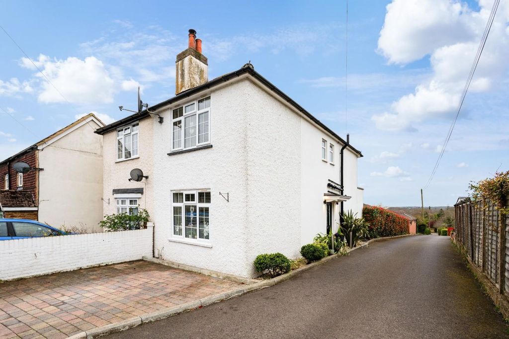 Property photo 1 of 21 Woodlands Road