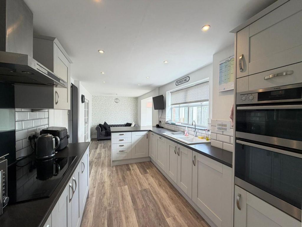 Property photo 2 of 22 Kitchen/ Dining Room