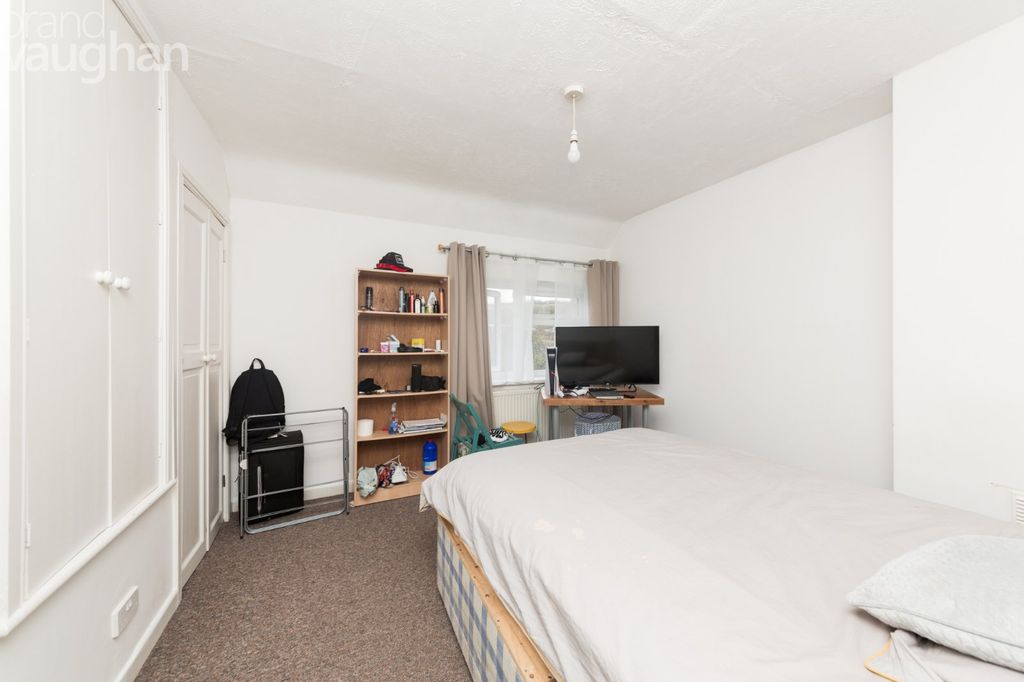 Property photo 3 of 16 Bedroom