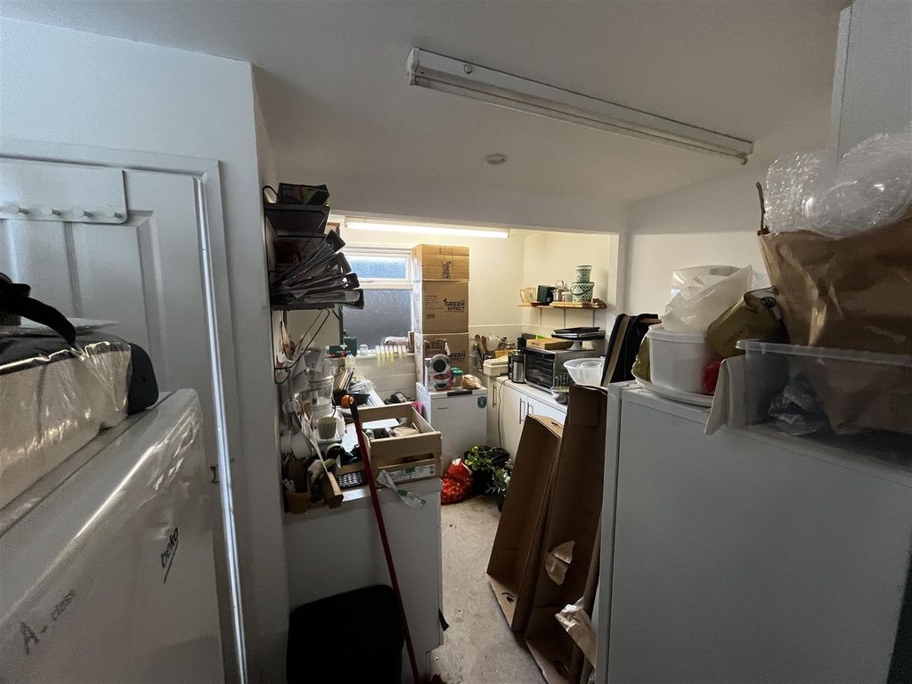 Property photo 3 of 4 Rear Internal Shop
