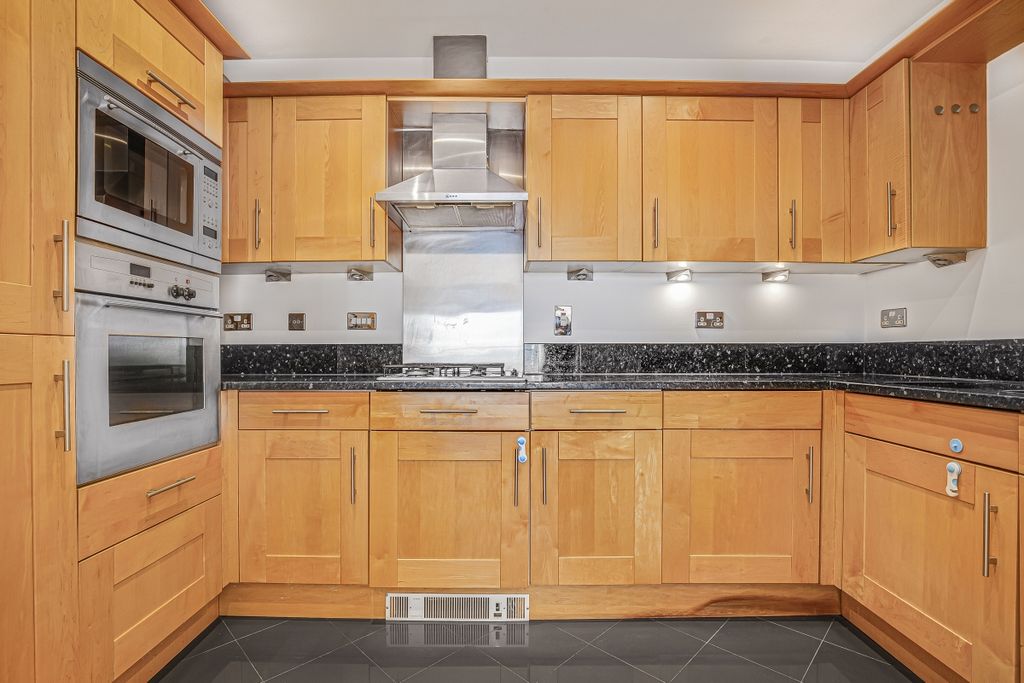 Property photo 3 of 10 Kfh_Brook_Green_L_-_