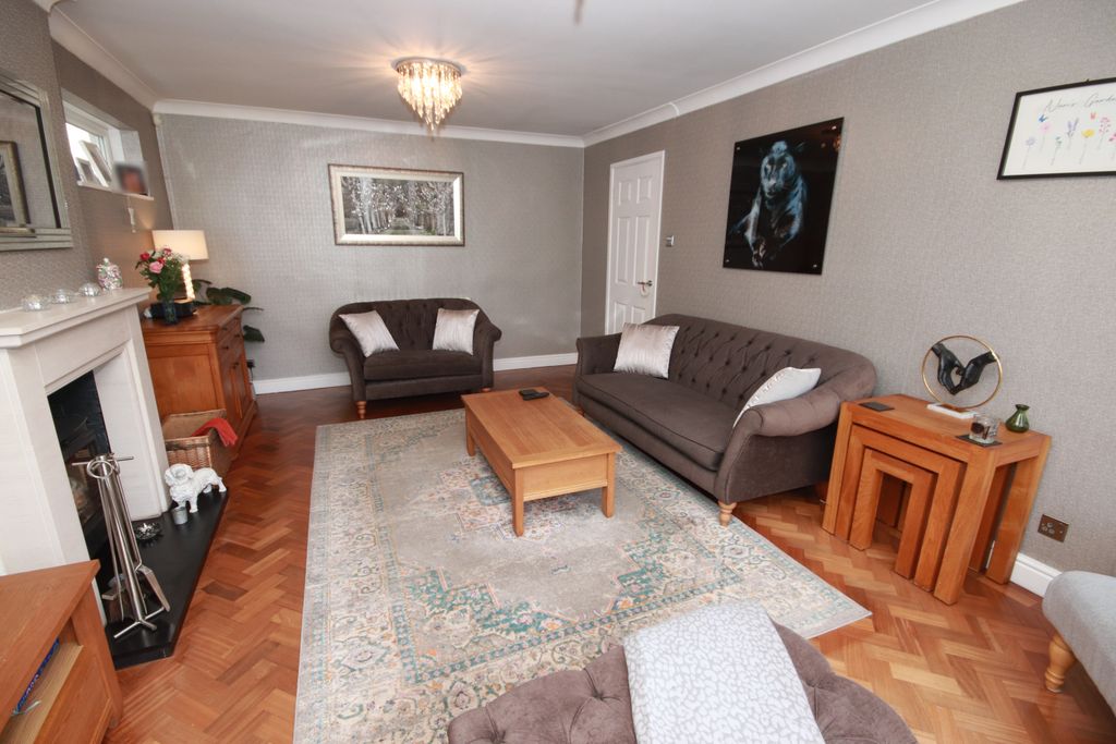 Property photo 3 of 28