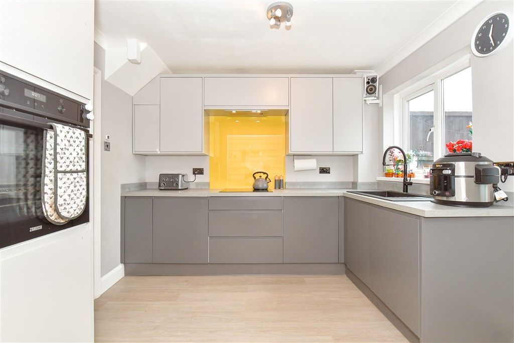 Property photo 2 of 12 Kitchen